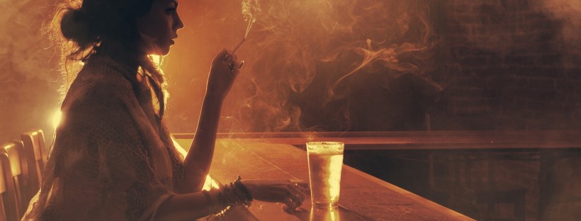 20239-women-smoking-beer-smoke